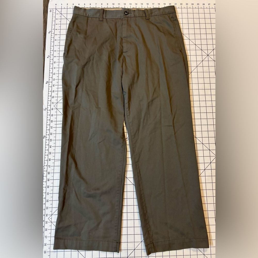GAP Khakis Classic‎ Men’s 34/30 Gray-Green Relaxed Fit Pants